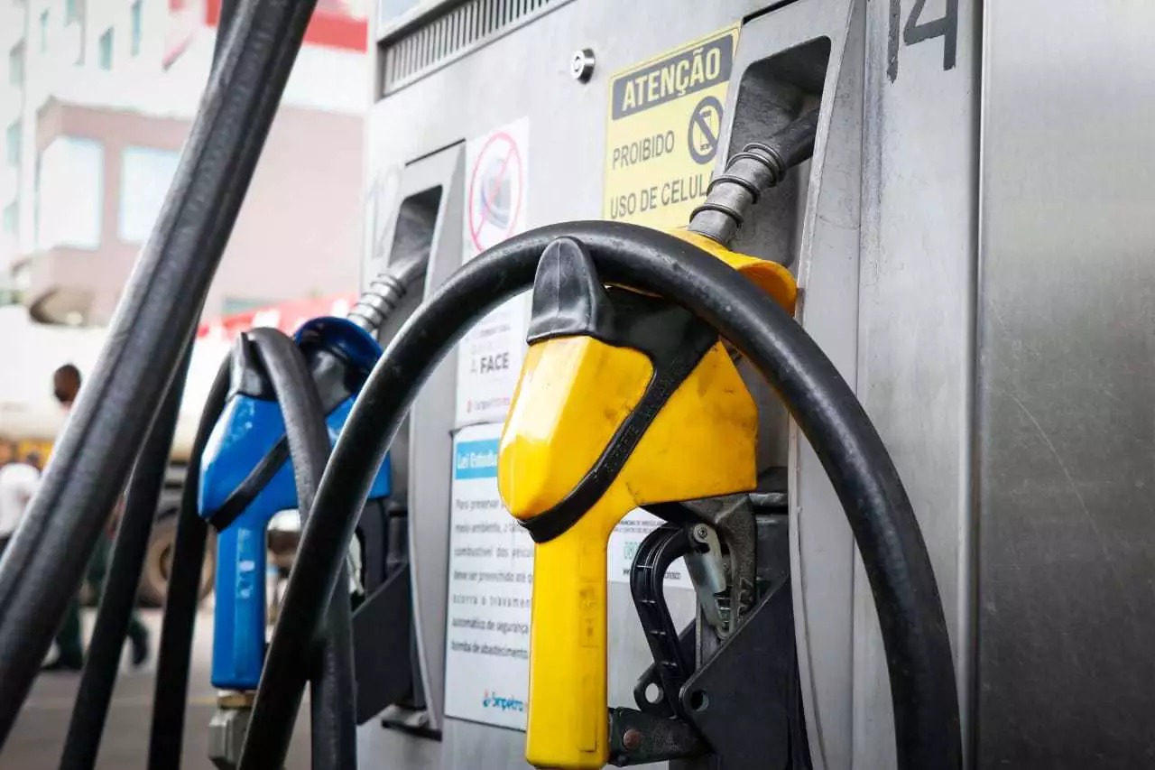 Gasolina e Diesel no Brasil estão mais caros em relação ao exterior